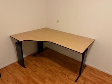 Bureau in hoogte verstelbaar