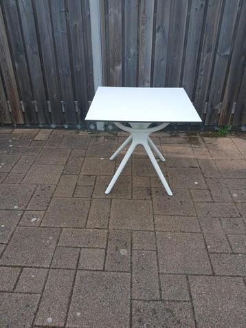 Witte design tuintafel / balkontafel 80x80 cm €40,-!! beschikbaar voor biedingen