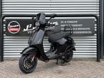 Vespa Sprint Black on Black Brom 2021 7389 km Full Option, ., Maximaal 45 km/u, Ophalen of Verzenden, Zo goed als nieuw