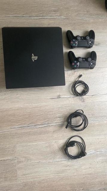 PS4 Pro (1TB) met 2 controllers beschikbaar voor biedingen