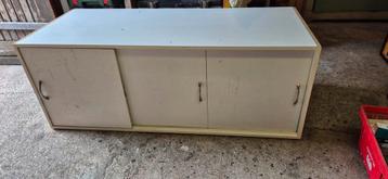 Witte kast met schuifdeurtjes - kledingkast opzetstuk beschikbaar voor biedingen