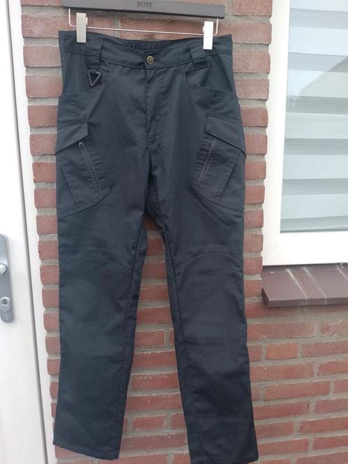 Stoere broek met zakken van W, maat M zwart, Kleding | Dames, Broeken en Pantalons, Zo goed als nieuw, Maat 38/40 (M), Zwart, Lang