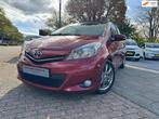Toyota Yaris 1.3 VVT-i Aspiration A-C Elek Pakket Panorama d, Voorwielaandrijving, Gebruikt, Zwart, 4 cilinders