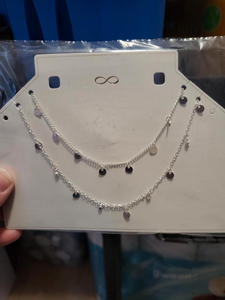 Nieuwe ketting met kleine hangertjes np €9,99, Sieraden, Tassen en Uiterlijk, Kettingen, Nieuw, Overige materialen, Zilver, Ophalen of Verzenden