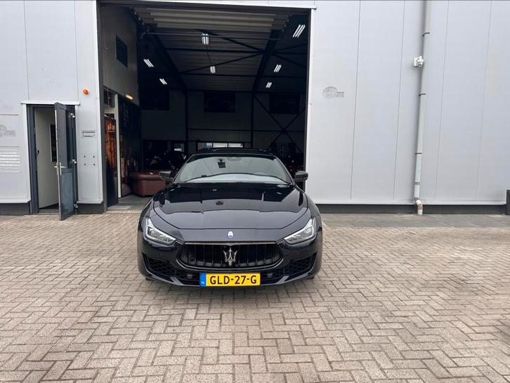Maserati Ghibli V6 430pk AWD 2018 Zwart Ribelle Grand Sport, Auto's, Maserati, Bedrijf, Ghibli, 360° camera, 4x4, ABS, Achteruitrijcamera