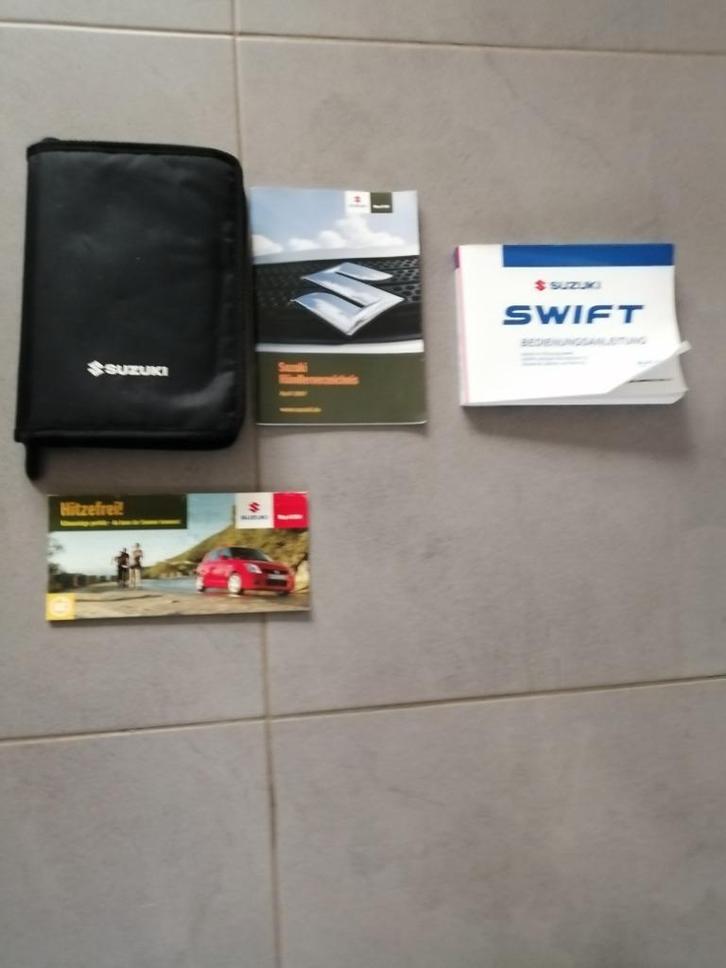 Mapje +diverse boekjes SUZUKI SWIFT 2005/2012 (duitstalig), Auto diversen, Handleidingen en Instructieboekjes, Ophalen of Verzenden