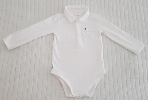 Tommy hilfiger rompertje wit maat 80 tshirt merk kleding pak, Kinderen en Baby's, Babykleding | Maat 80, Zo goed als nieuw, Jongetje