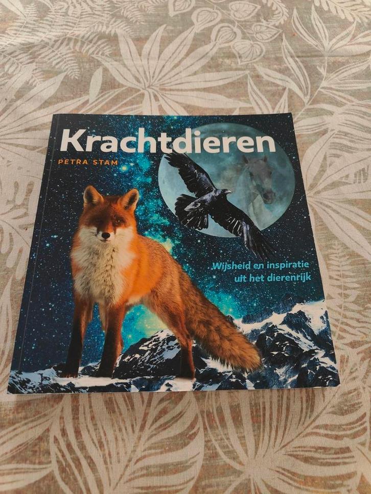 Petra Stam - Krachtdieren, Boeken, Esoterie en Spiritualiteit, Zo goed als nieuw, Overige typen, Spiritualiteit algemeen, Ophalen of Verzenden