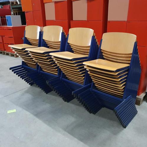 Eromes schoolstoel - blauw metalen frame, Huis en Inrichting, Stoelen, Gebruikt