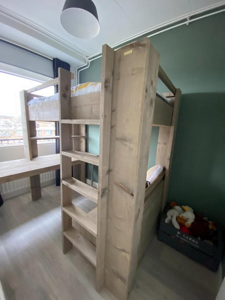 Steigerhouten hoogslaper met bureau en bankje, Huis en Inrichting, Slaapkamer | Stapelbedden en Hoogslapers, Zo goed als nieuw