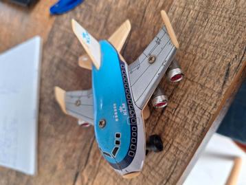 Speelgoed vliegtuig.  beschikbaar voor biedingen