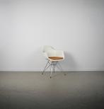 4x Vitra Eames DAR Kuipstoel Wit/Oker – Chroom /Eiffel