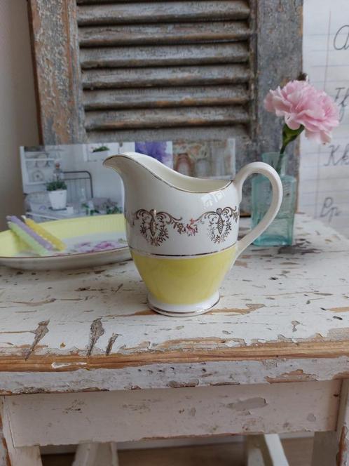 Oud (pastel) melkkannetje met gouden randje Grindley England, Antiek en Kunst, Antiek | Servies los, Ophalen of Verzenden