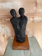 Zwart stenen beeld. Ouders en 4 kinderen. Moeder vader kind, Antiek en Kunst, Kunst | Beelden en Houtsnijwerken, Ophalen