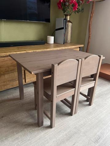 IKEA kinder tafel met stoelen beschikbaar voor biedingen
