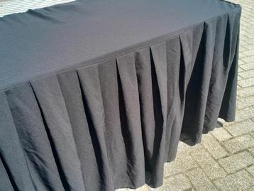 Te koop 2 buffettafels met rok beschikbaar voor biedingen
