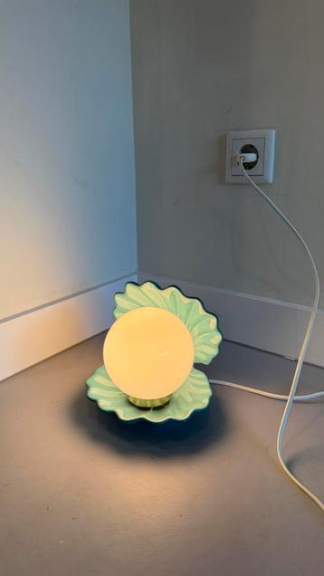 Vintage schelp lamp / oesterlamp met bol  beschikbaar voor biedingen