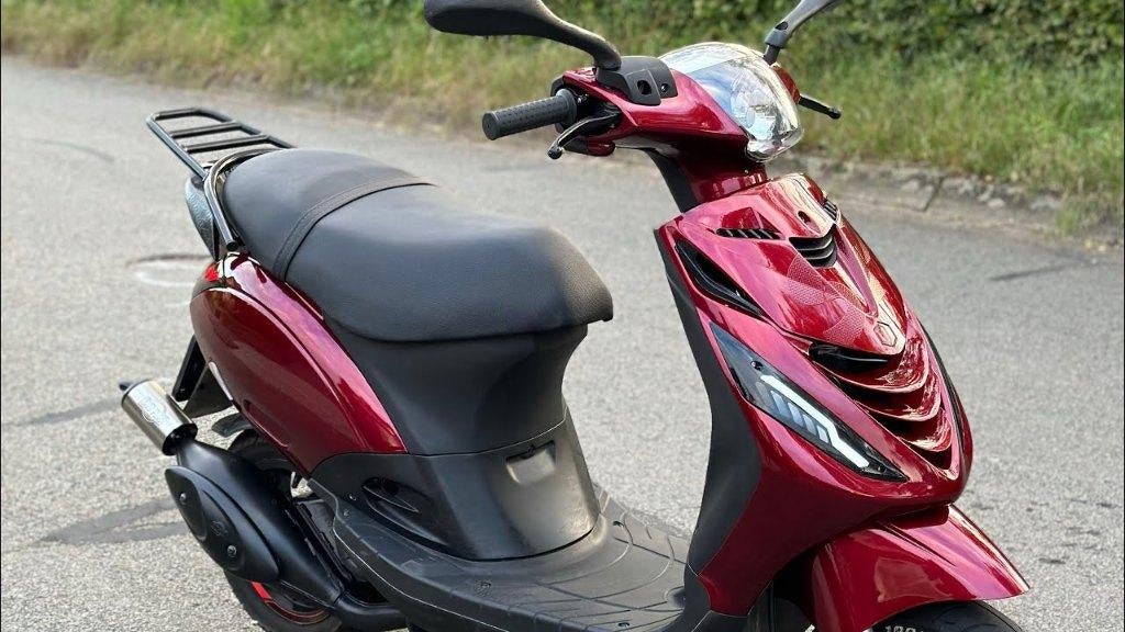 Snelle 70 zip gezocht, Fietsen en Brommers, Scooters | Piaggio, Ophalen of Verzenden, Zo goed als nieuw, Benzine, Zip