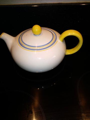 Mooie Maas Theepot. P. Regout. beschikbaar voor biedingen