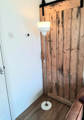 Vloerlamp ikea type final, lees de beschrijving  beschikbaar voor biedingen