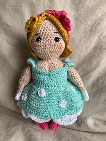 Curvy Girl gehaakt fifties polkadot beschikbaar voor biedingen