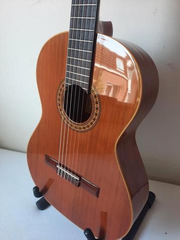 Azahar Timoes 103 klassieke handgebouwde gitaar Nieuwstaat beschikbaar voor biedingen