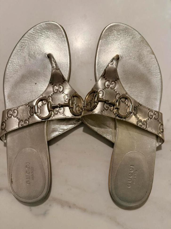 Gucci slippers leer goud maat 39,5, Kleding | Dames, Schoenen, Zo goed als nieuw, Overige kleuren, Ophalen of Verzenden