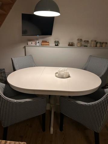 NIEUWE PRIJS Ingatorp Uitschuifbare Tafel + 4 Stoelen beschikbaar voor biedingen