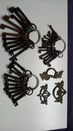 Antieke deursleutels + deurbeslag, Ophalen of Verzenden