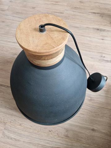 Industriële lamp beschikbaar voor biedingen