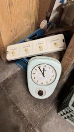 Vintage Keukenklok met Timer/ rekje, Huis en Inrichting, Woonaccessoires | Klokken, Ophalen, Gebruikt, Analoog, Wekker of Tafelklok