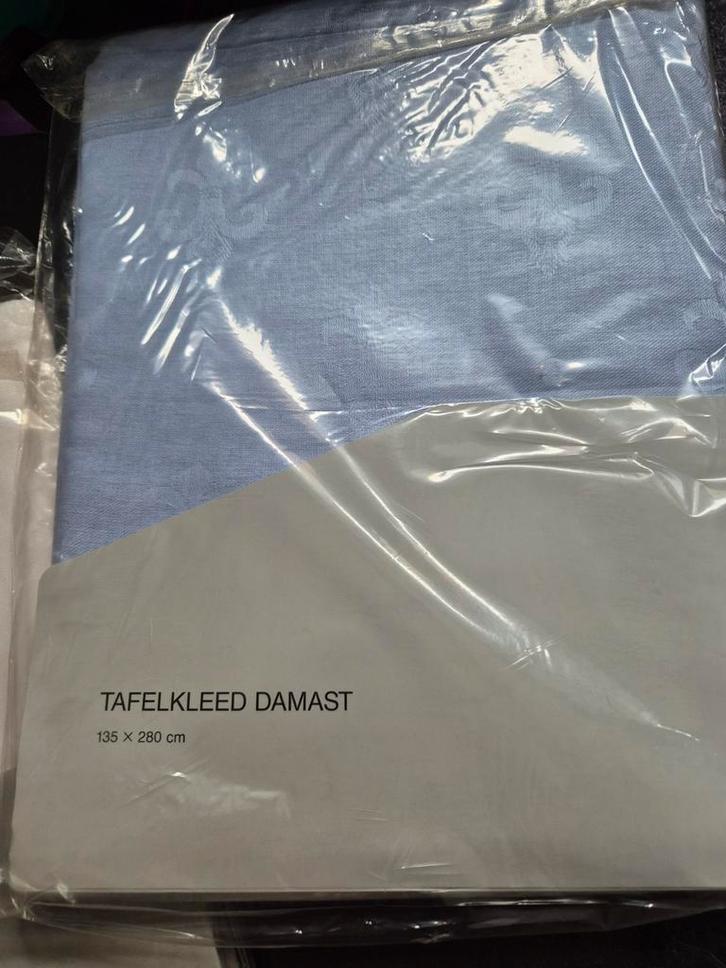 Damast Tafelkleed 135x280 nieuw 3 stuks - Blauw, Roze, Wit, Huis en Inrichting, Tafelkleden, Nieuw, Rechthoek, Ophalen