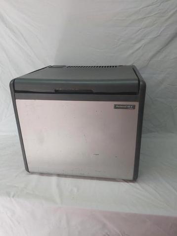 Koelbox 12volt 220volt 45liter camping  beschikbaar voor biedingen