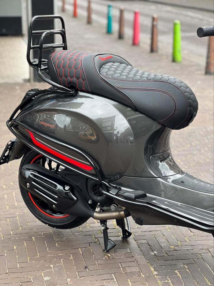 Vespa Sprint & Primavera Custom dubbelzitszadel ( NIEUW ), Fietsen en Brommers, Brommers | Tuning en Styling, Nieuw, Ophalen of Verzenden