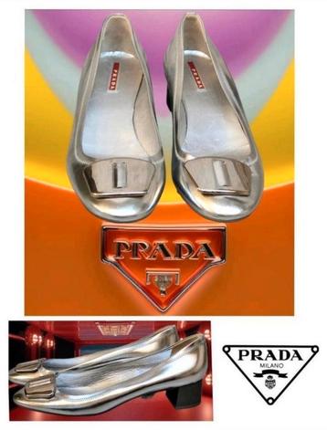 Mooie leren Prada schoenen / instappers maat 40 in zilver
 beschikbaar voor biedingen