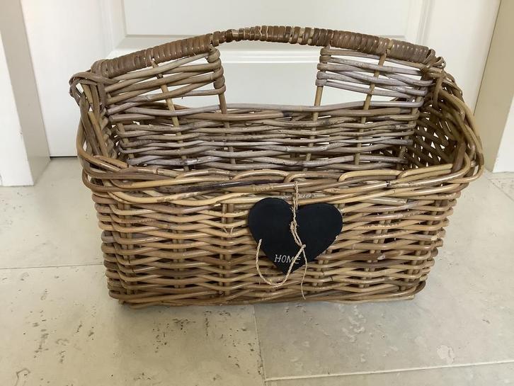 Rieten rotan lectuurmand tijdschriften mand bak lectuurbak, Huis en Inrichting, Woonaccessoires | Krantenbakken en Lectuurbakken