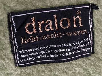 Dralon vintage groene wollen deken beschikbaar voor biedingen