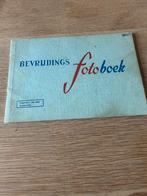 Bevrijdings fotoboek 1945, Verzamelen, Ophalen of Verzenden, Nederland, Embleem of Badge
