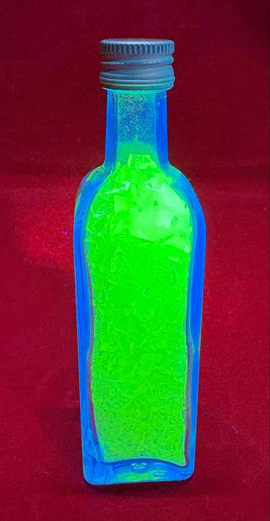 Flesje met uranium glas, Antiek en Kunst, Antiek | Glas en Kristal, Ophalen of Verzenden