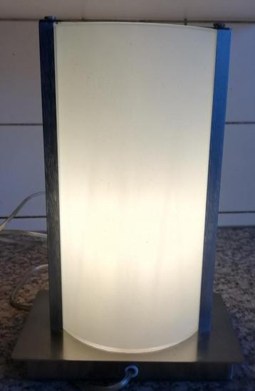 Tafellamp. RVS/wit glas. Post modern. 30 cm. Ca 1980 beschikbaar voor biedingen