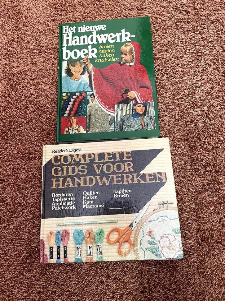 2 Handwerkboeken Complete Gids voor handwerken, Boeken, Hobby en Vrije tijd, Zo goed als nieuw, Overige onderwerpen, Ophalen of Verzenden