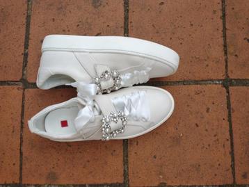  Witte, dure sneakers Hogl mt 36 2x gedragen Prijs € 19 De g beschikbaar voor biedingen