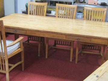 zware teakhouten eettafel  plus 6 stoelen beschikbaar voor biedingen