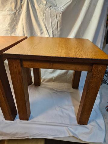2 Eiken Bijzettafeltjes - 45x45x45cm samen voor € 30.00 beschikbaar voor biedingen