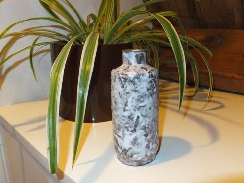 vintage 50 60s vaasje tof wit fat lava glazuur met verzenden, Huis en Inrichting, Woonaccessoires | Vazen, Verzenden
