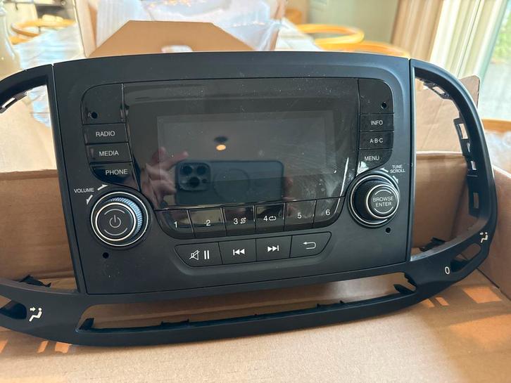 Radio Fiat Doblo met Bluetooth, Auto diversen, Autoradio's, Gebruikt, Ophalen of Verzenden