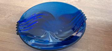 Fruitschaal van glas. beschikbaar voor biedingen