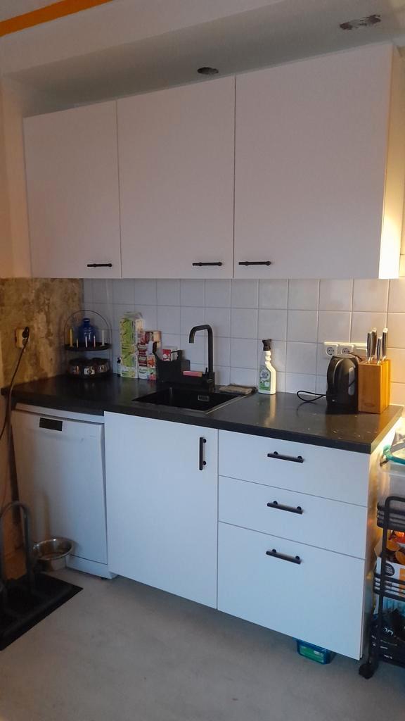 Ikea Metod keukenblok - klein maar fijn! Wit met zwart, Huis en Inrichting, Keuken | Complete keukens, Enkelwandige keuken, Wit