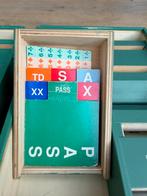 2 Sets Bridge Biedboxen in houten Kist, Drie of vier spelers, Ophalen of Verzenden, Gebruikt