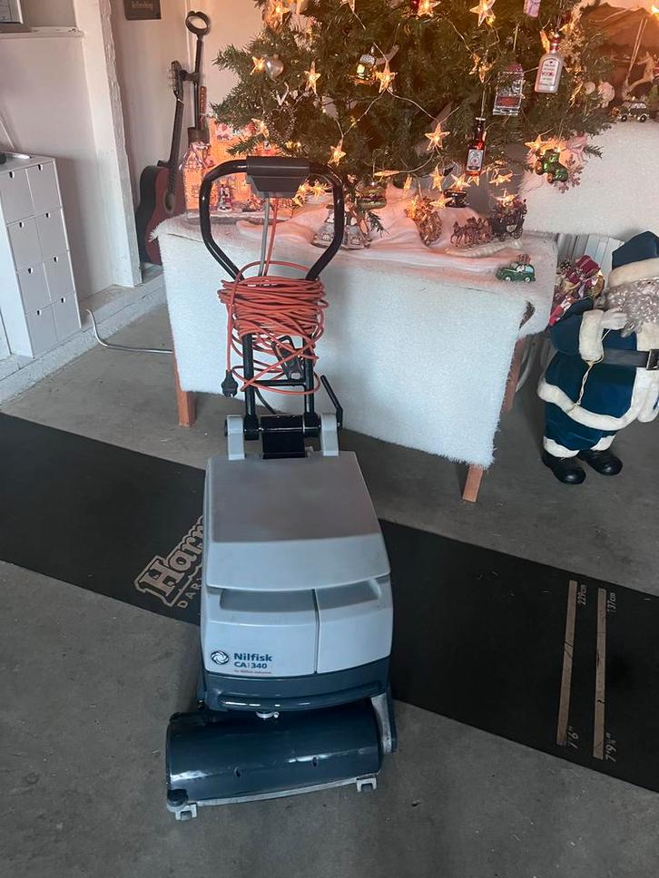 Nilfisk CA 340 Schrobzuigmachine - Perfect voor Reiniging!, Doe-het-zelf en Verbouw, Reinigingsmachines, Ophalen